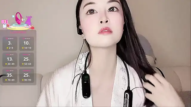 Snapshot of LuLu-Moon chatting on September 2025 10:30:01 PM LuLu-Moon online show from September 2025 10:30:01 PM