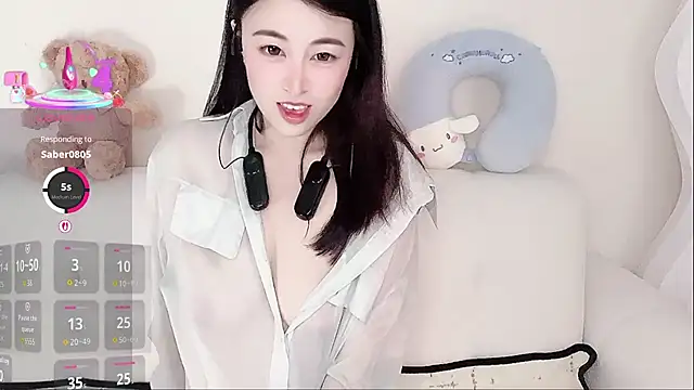 Snapshot of LuLu-Moon chatting on September 2025 06:05:01 AM LuLu-Moon online show from September 2025 06:05:01 AM