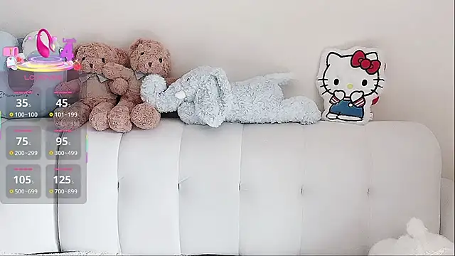 LuLu-Moon online show from November 2025 04:49:02 AM