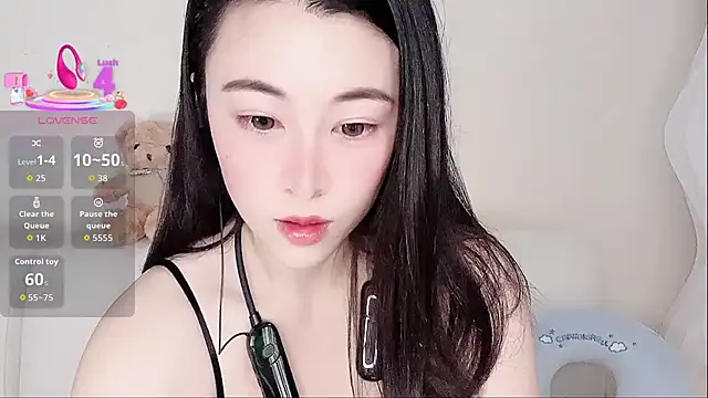 Snapshot of LuLu-Moon chatting on September 2025 06:39:02 AM LuLu-Moon online show from September 2025 06:39:02 AM