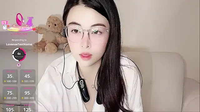 Snapshot of LuLu-Moon chatting on September 2025 01:39:02 PM LuLu-Moon online show from September 2025 01:39:02 PM