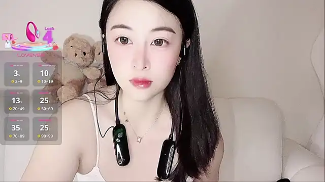 Snapshot of LuLu-Moon chatting on September 2025 09:21:02 PM LuLu-Moon online show from September 2025 09:21:02 PM