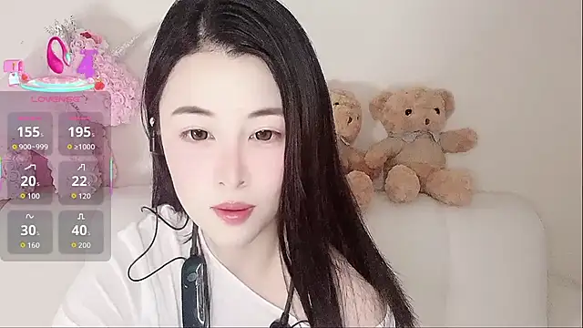 Snapshot of LuLu-Moon chatting on October 2025 08:18:02 AM LuLu-Moon online show from October 2025 08:18:02 AM
