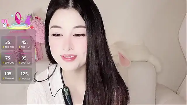 Snapshot of LuLu-Moon chatting on October 2025 07:10:01 AM LuLu-Moon online show from October 2025 07:10:01 AM