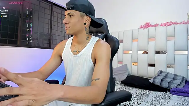 Adan Oriol online show from February 2026 04:23:01 AM