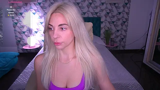 BellaRayyy online show from April 2026 12:50:01 PM