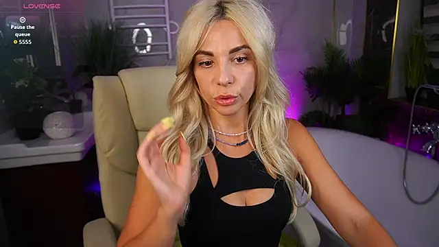 BellaRayyy online show from May 2026 08:52:03 PM