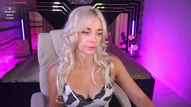 BellaRayyy online show from July 2026 12:56:01 PM