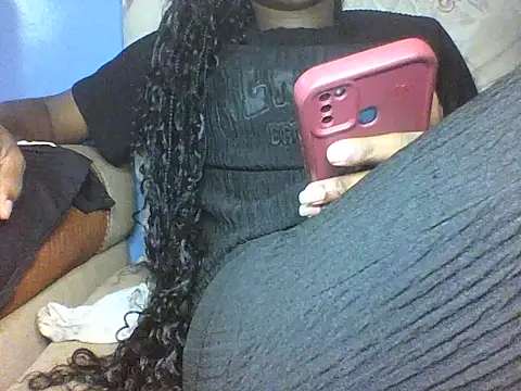 Moongodessy online show from November 2025 05:24:01 PM