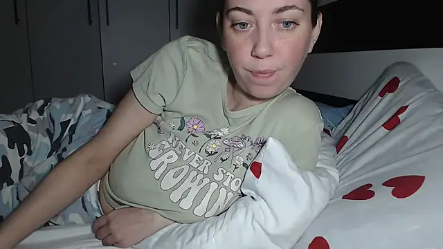 petite danielle online show from May 2026 10:41:01 PM