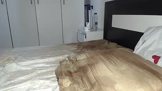 petite danielle online show from February 2026 08:22:01 AM