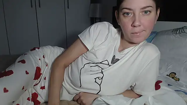 petite danielle online show from November 2025 01:14:01 PM