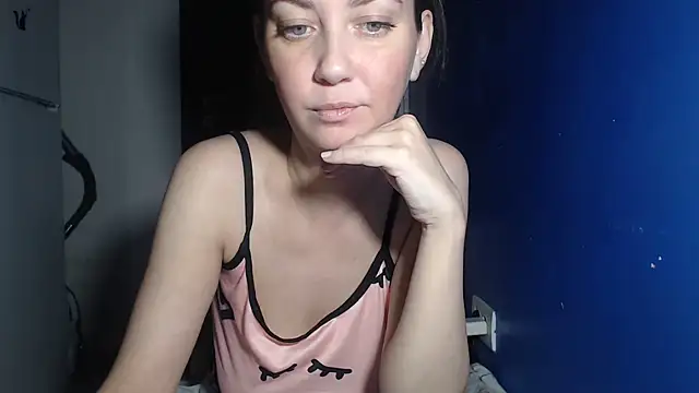 petite danielle online show from July 2026 07:35:01 PM