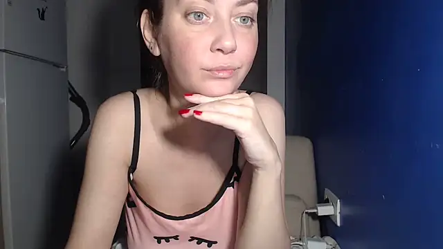 petite danielle online show from July 2026 08:50:02 PM