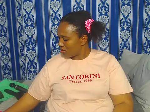 JUICEYLIPS333 online show from November 2025 12:20:01 PM