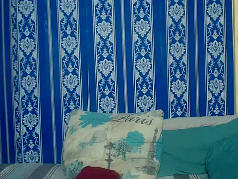 JUICEYLIPS333 online show from November 2025 04:32:02 PM