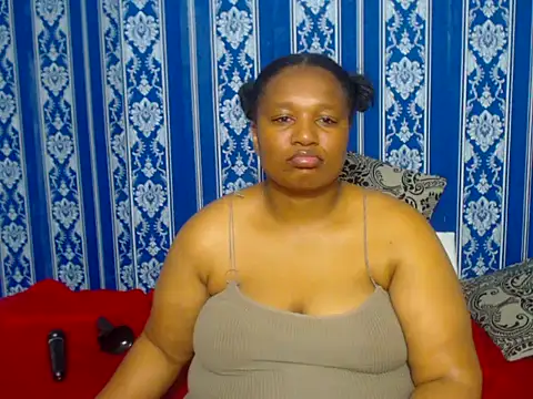 JUICEYLIPS333 online show from November 2025 04:44:01 AM