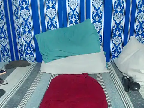 JUICEYLIPS333 online show from October 2025 01:39:02 AM