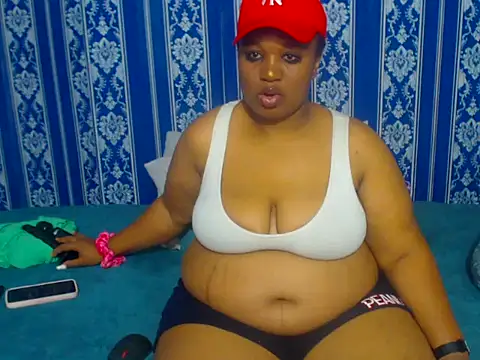 JUICEYLIPS333 online show from November 2025 04:00:01 PM