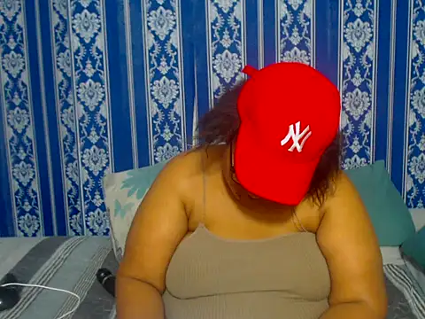 JUICEYLIPS333 online show from November 2025 06:12:02 PM