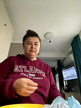 Snapshot of AliceCurlyX chatting on November 2025 08:26:01 AM AliceCurlyX online show from November 2025 08:26:01 AM