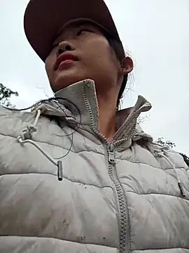 Ananine online show from December 2025 12:31:02 AM