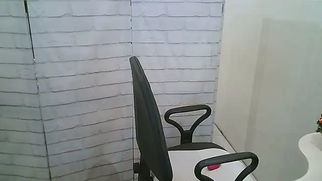 Helen xi  online show from January 2026 05:20:01 PM