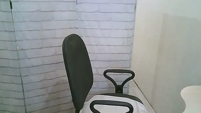 Helen xi  online show from February 2026 05:12:02 PM