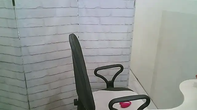 Helen xi  online show from December 2025 05:13:01 PM