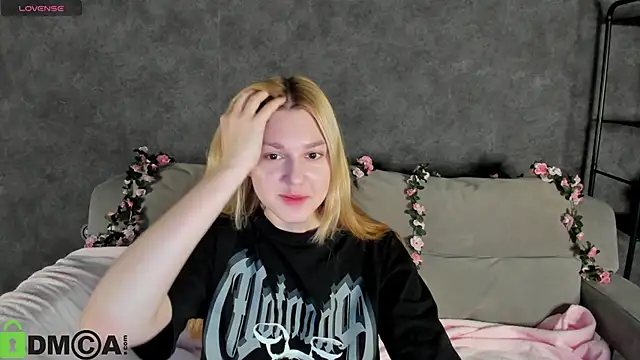 Snapshot of Sylvia_Ortiz chatting on November 2025 01:09:02 AM Sylvia Ortiz online show from November 2025 01:09:02 AM