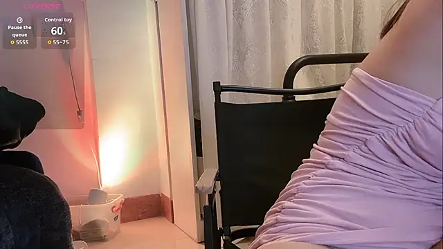 A girla online show from October 2025 07:15:02 PM