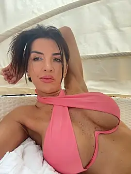 Snapshot of StephieRouse chatting on November 2025 10:26:01 AM StephieRouse online show from November 2025 10:26:01 AM