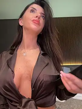 Snapshot of StephieRouse chatting on November 2025 10:10:02 PM StephieRouse online show from November 2025 10:10:02 PM