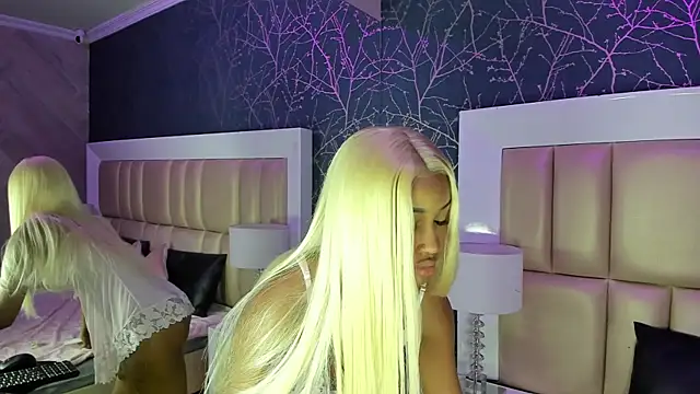 JulitPink online show from January 2026 11:50:01 AM