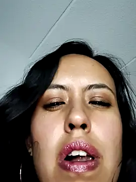 Queen Ashly online show from July 2026 04:01:01 AM