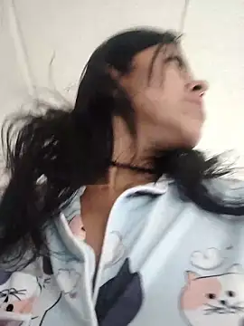 Queen Ashly online show from November 2025 04:55:02 PM