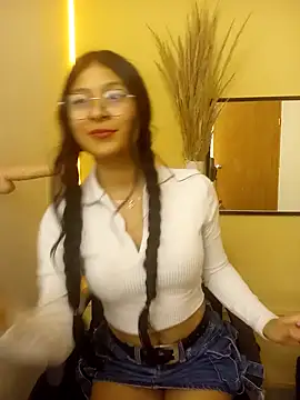 BrendaRojas  online show from March 2026 07:41:01 PM