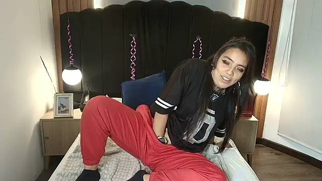 LiaMonroee  online show from April 2026 12:01:01 PM