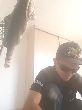 Loquendo2201 online show from October 2025 02:39:01 PM