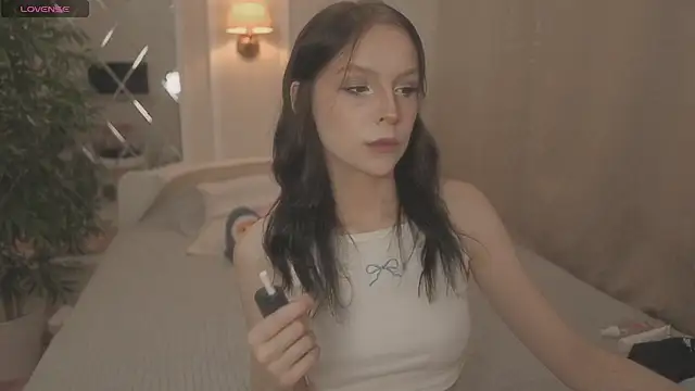 claire bennett online show from September 2025 10:54:01 PM