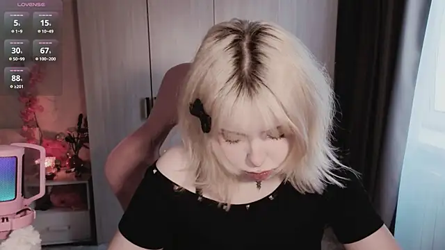 Snapshot of RileyVice chatting on July 2026 08:37:01 AM RileyVice online show from July 2026 08:37:01 AM