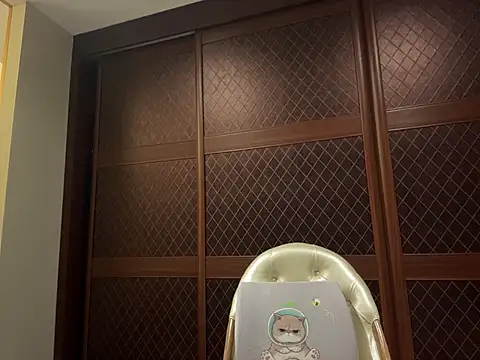 yuer2563 online show from November 2025 04:11:02 PM