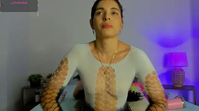 hailey hadid online show from November 2025 06:56:01 PM