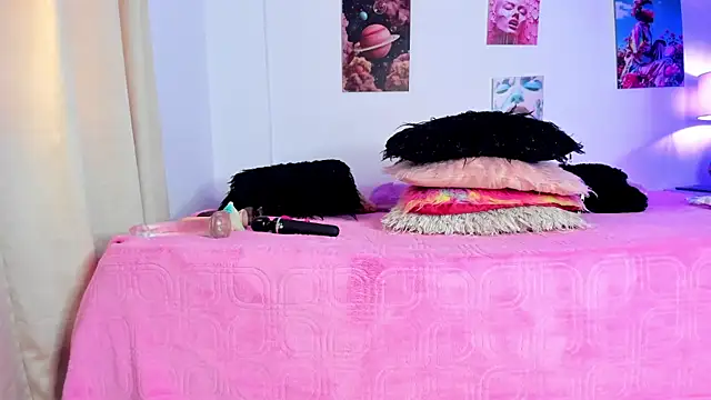 hailey hadid online show from February 2026 07:04:02 PM