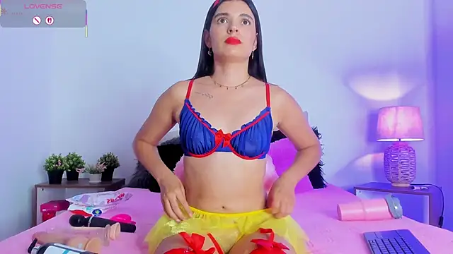 hailey hadid online show from October 2025 07:10:01 PM