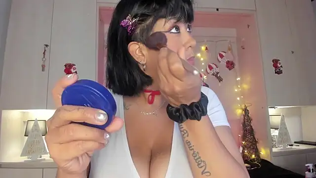 VickyRuiz  online show from December 2025 12:41:01 PM