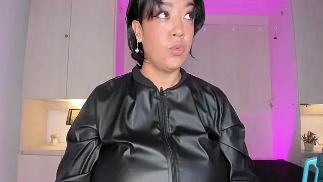 VickyRuiz  online show from October 2025 12:08:01 PM