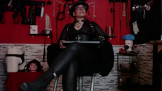 Miss Mirandaa online show from November 2025 11:52:02 PM