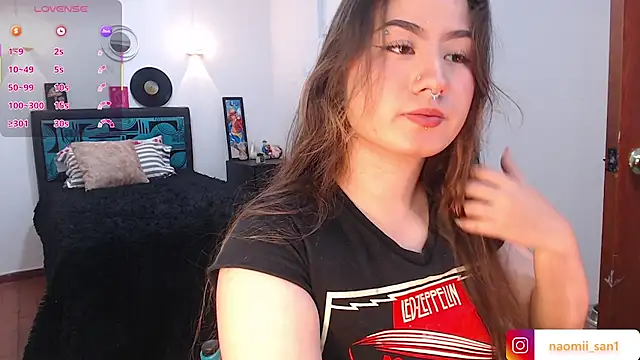 naomii san online show from October 2025 08:32:02 PM