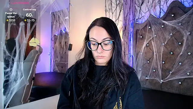 Zami Escobar of online show from October 2025 06:39:02 PM